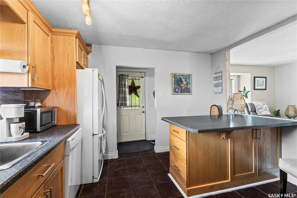 931 4th Street E Prince Albert SK S6V 0K8
