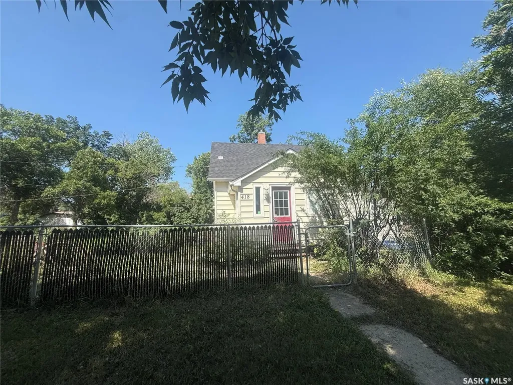 418 4th Avenue E Assiniboia SK S0H 0B0