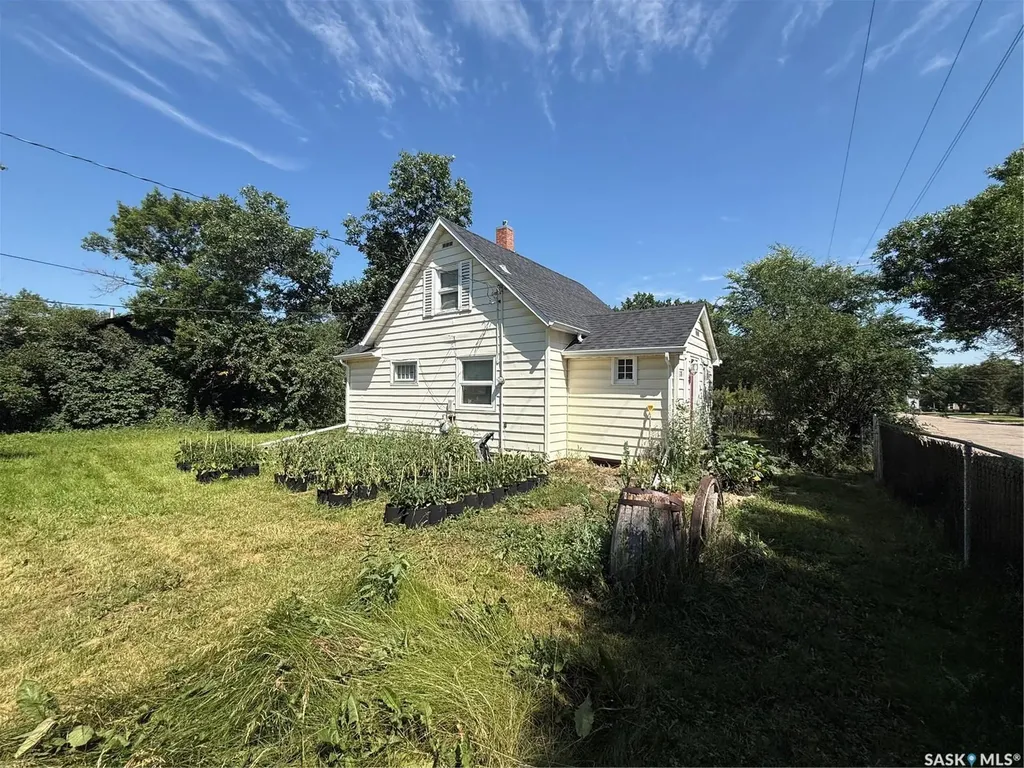 418 4th Avenue E Assiniboia SK S0H 0B0