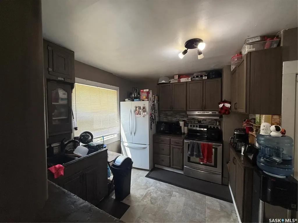 418 4th Avenue E Assiniboia SK S0H 0B0