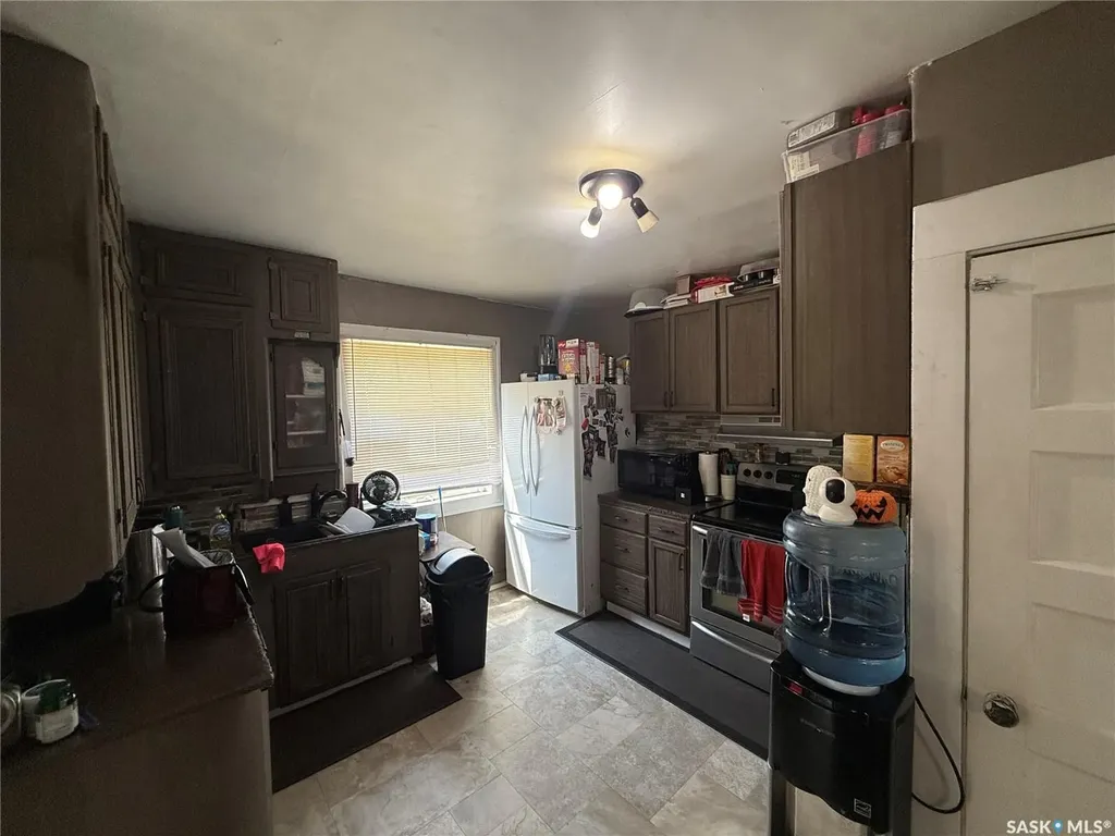418 4th Avenue E Assiniboia SK S0H 0B0