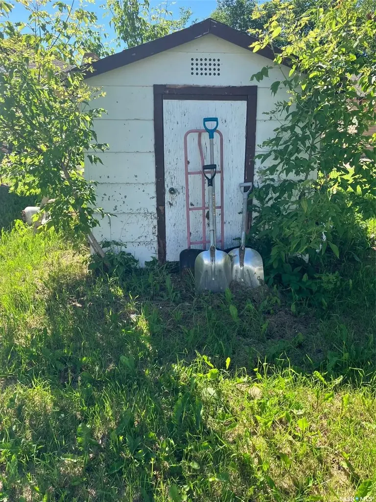 408 6th Avenue NW Ituna SK S0A 1N0