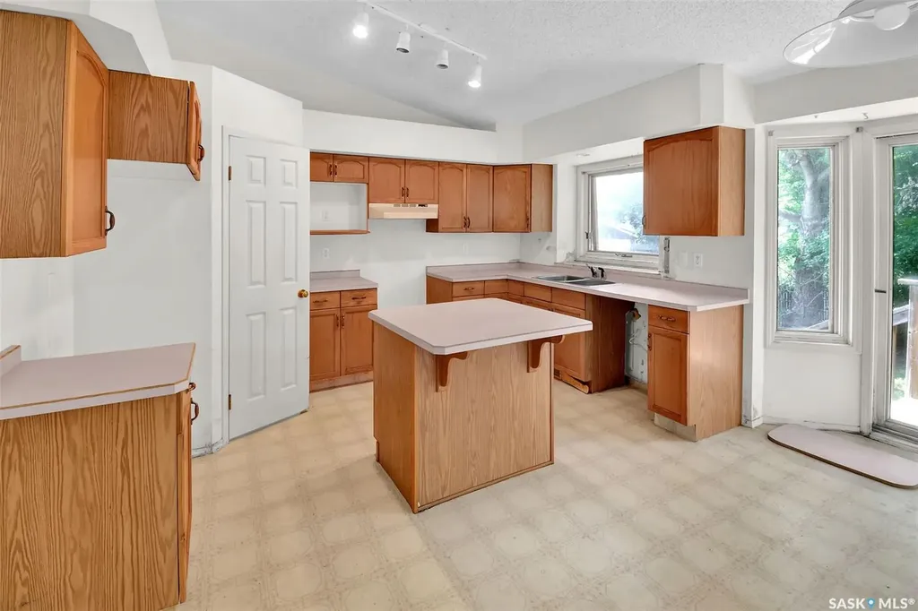 1716 Kilburn Avenue Saskatoon SK S7N 0K3