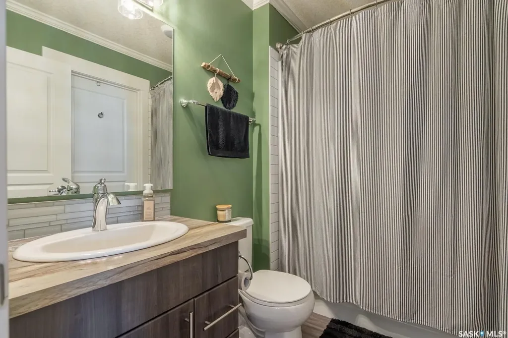 5301 Universal Crescent Regina SK S4W 0L2
