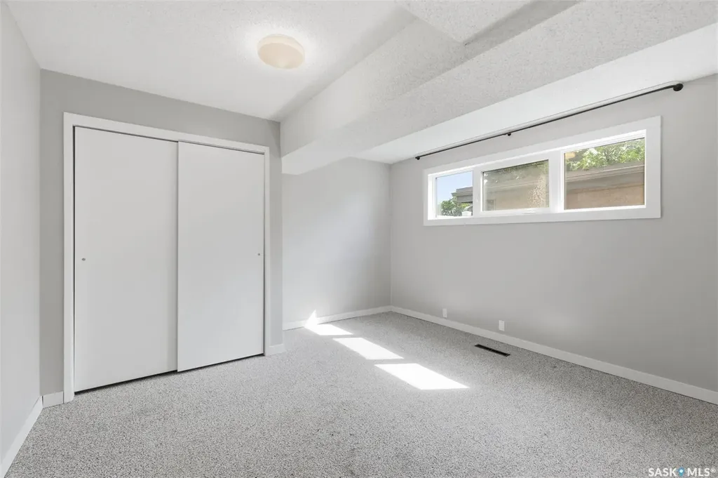 65 Rennie Place Saskatoon SK S7H 4N8