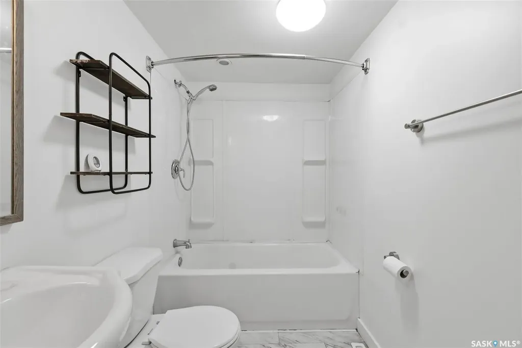 65 Rennie Place Saskatoon SK S7H 4N8
