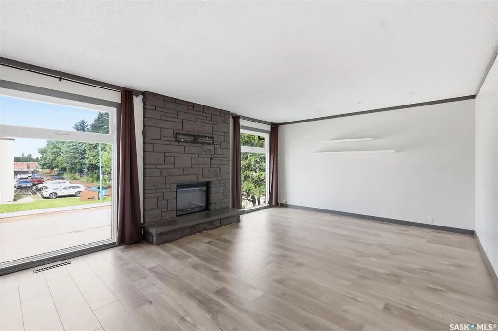 65 Rennie Place Saskatoon SK S7H 4N8