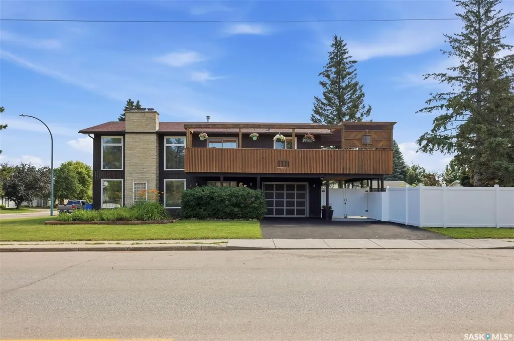 65 Rennie Place Saskatoon SK S7H 4N8