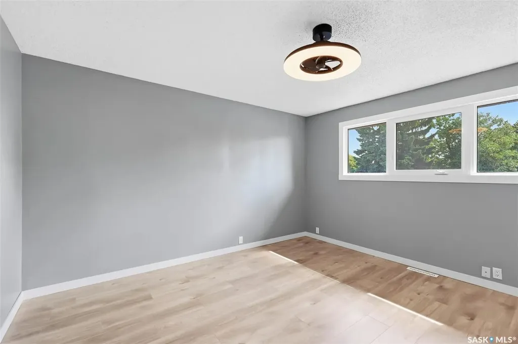 65 Rennie Place Saskatoon SK S7H 4N8