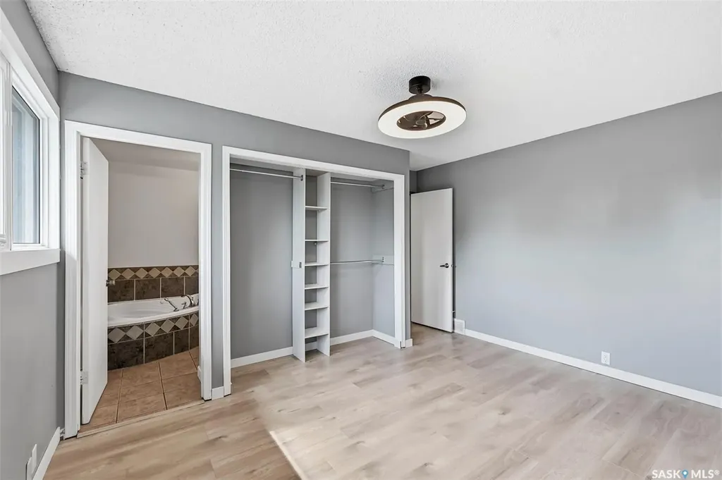 65 Rennie Place Saskatoon SK S7H 4N8