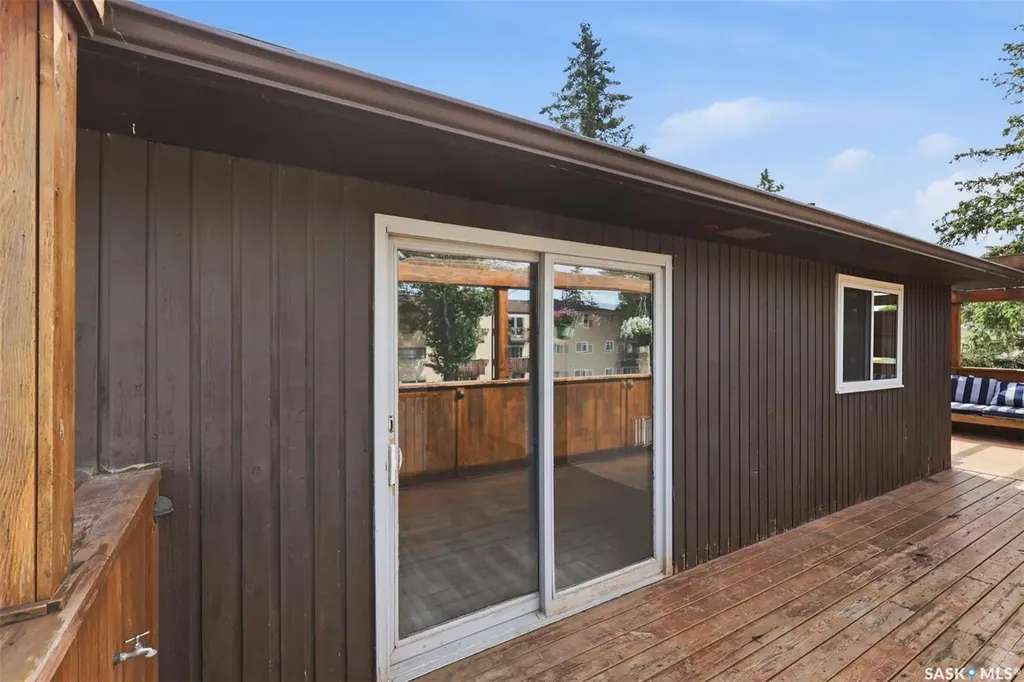 65 Rennie Place Saskatoon SK S7H 4N8