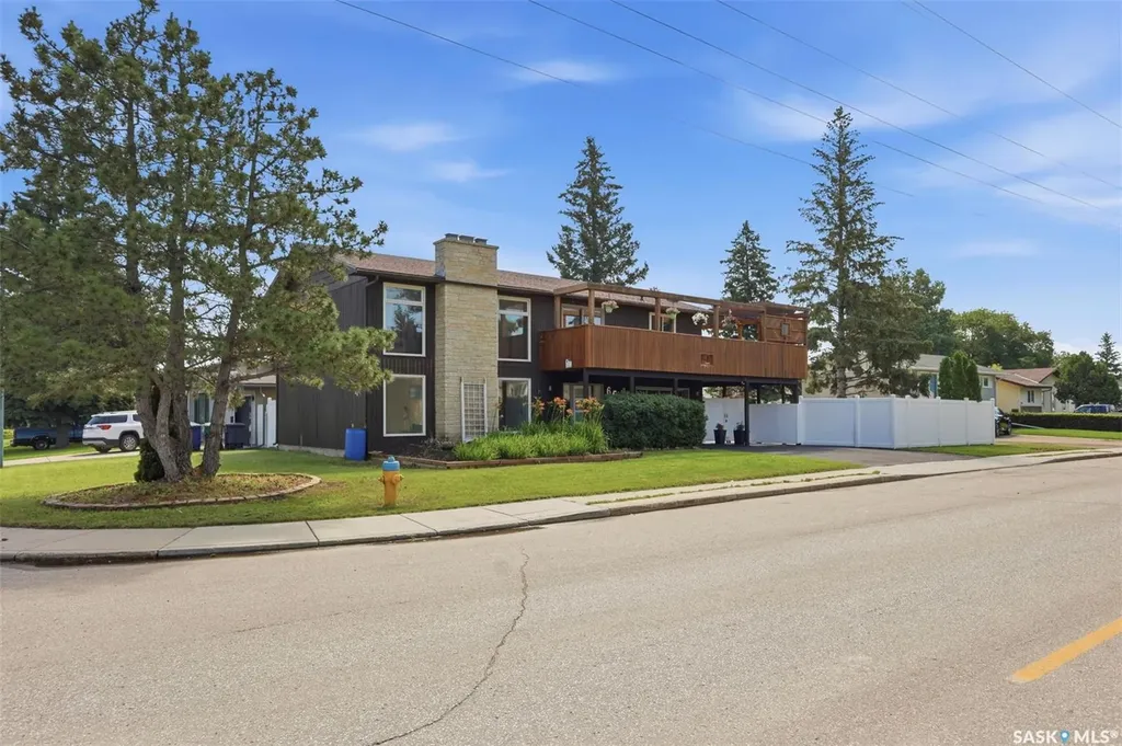 65 Rennie Place Saskatoon SK S7H 4N8