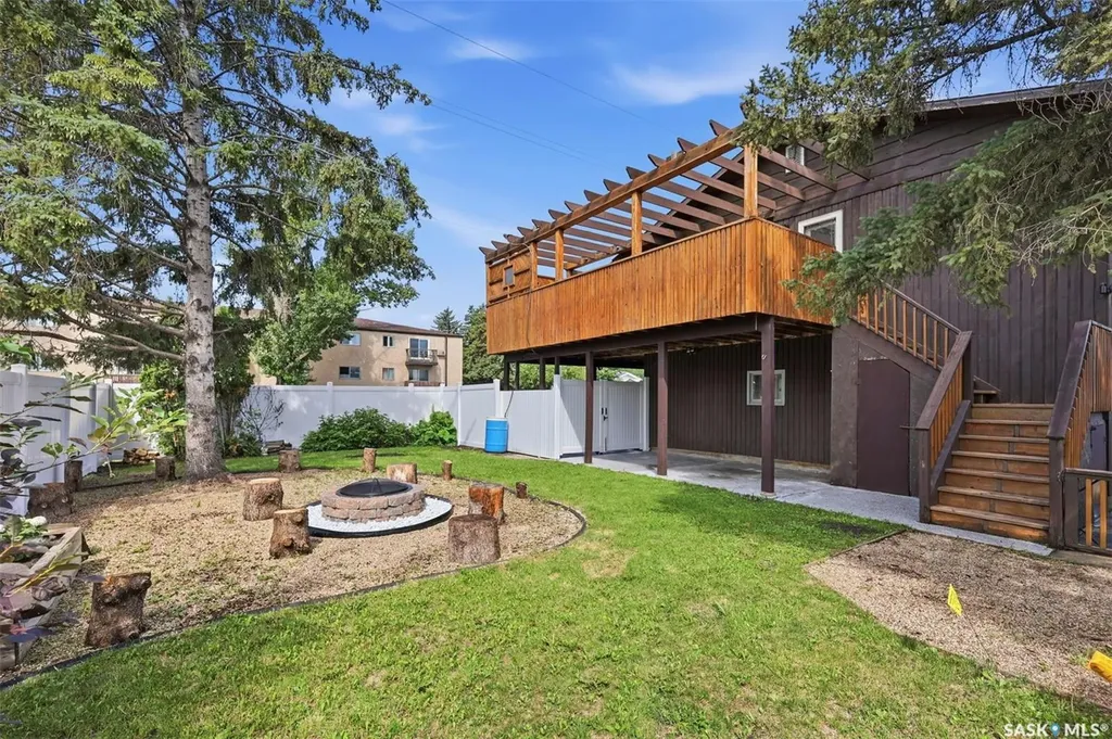 65 Rennie Place Saskatoon SK S7H 4N8