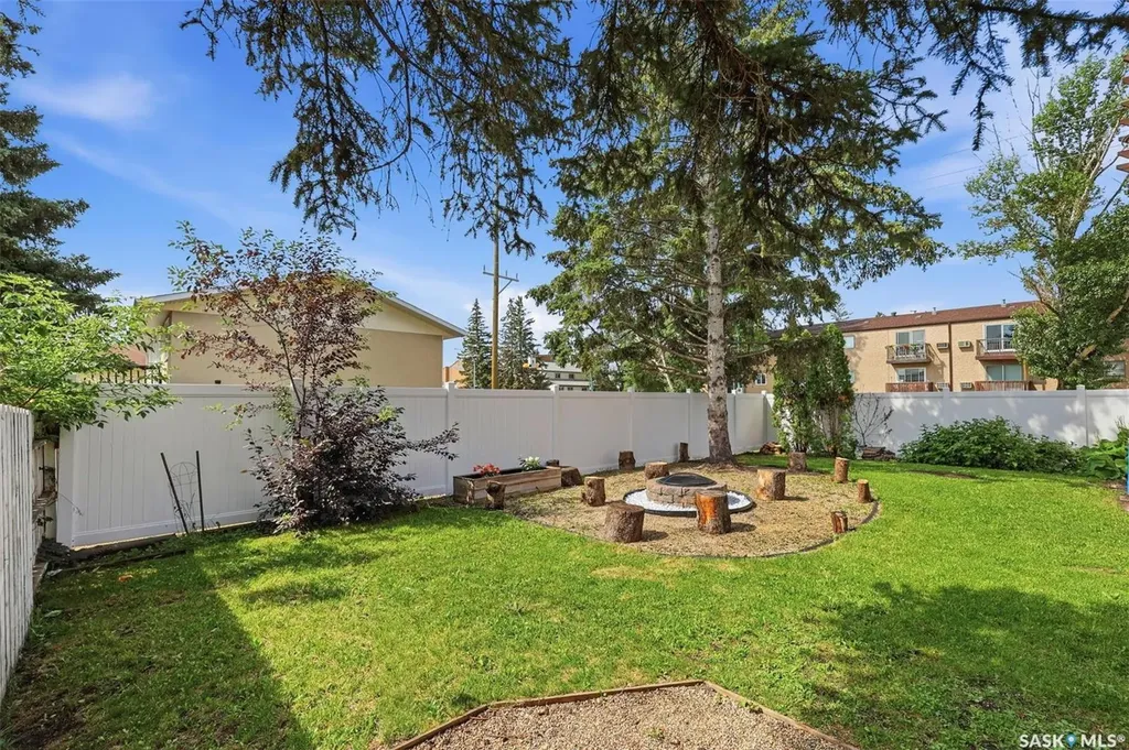 65 Rennie Place Saskatoon SK S7H 4N8