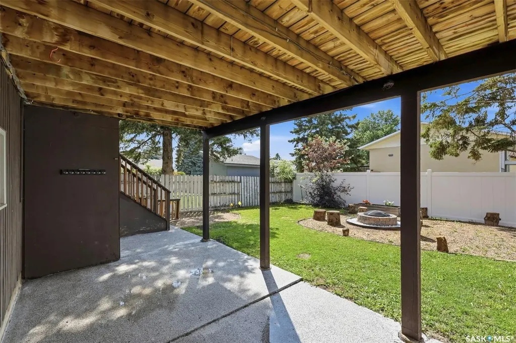 65 Rennie Place Saskatoon SK S7H 4N8