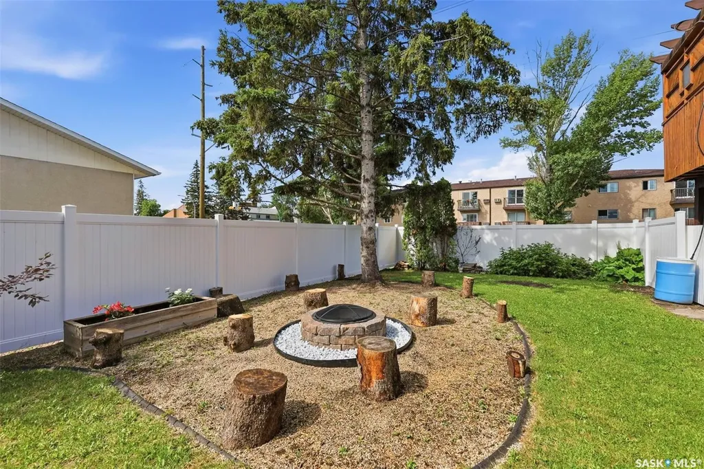 65 Rennie Place Saskatoon SK S7H 4N8