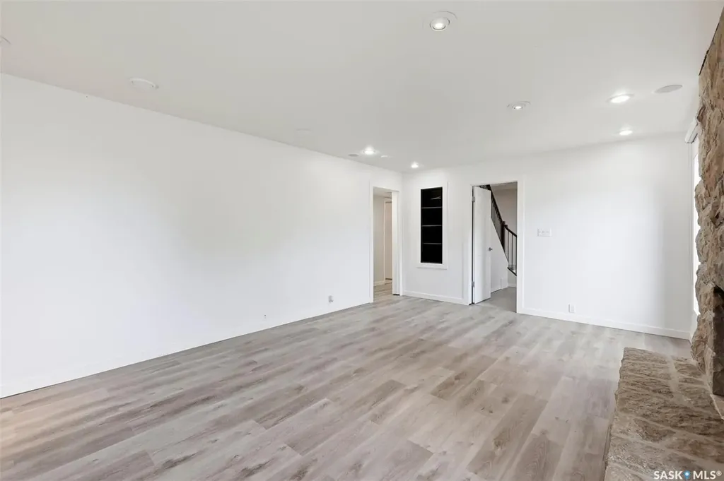 65 Rennie Place Saskatoon SK S7H 4N8