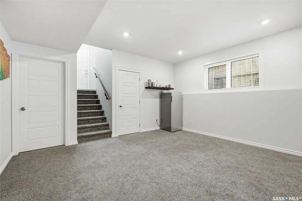 351 Kolynchuk Manor Saskatoon SK S7T 0W3