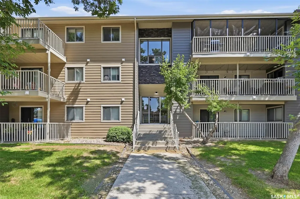 1121 1a Mckercher Drive Saskatoon SK S7H 5B8