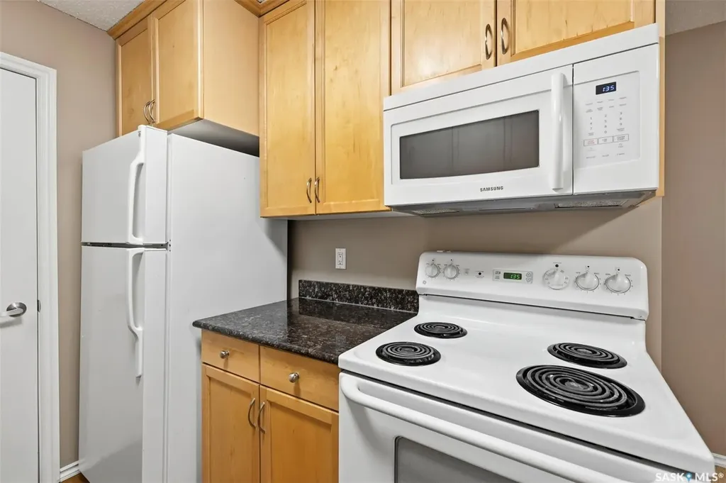 1121 1a Mckercher Drive Saskatoon SK S7H 5B8