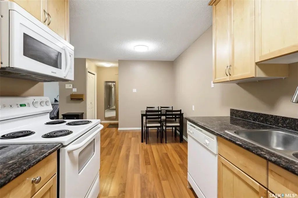 1121 1a Mckercher Drive Saskatoon SK S7H 5B8
