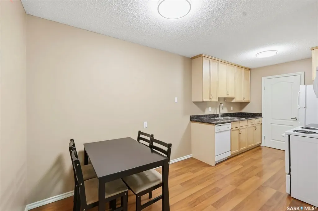 1121 1a Mckercher Drive Saskatoon SK S7H 5B8