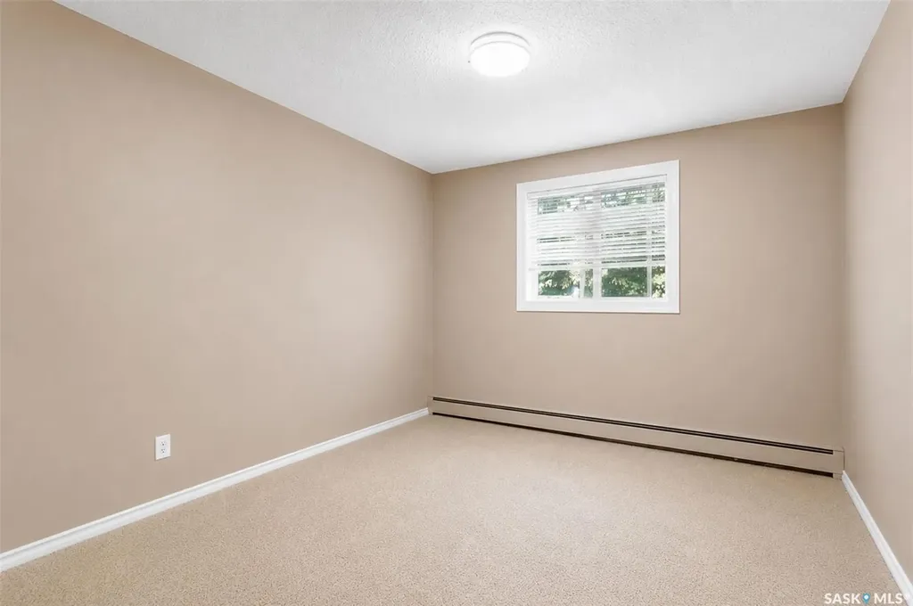 1121 1a Mckercher Drive Saskatoon SK S7H 5B8