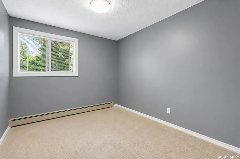 1121 1a Mckercher Drive Saskatoon SK S7H 5B8