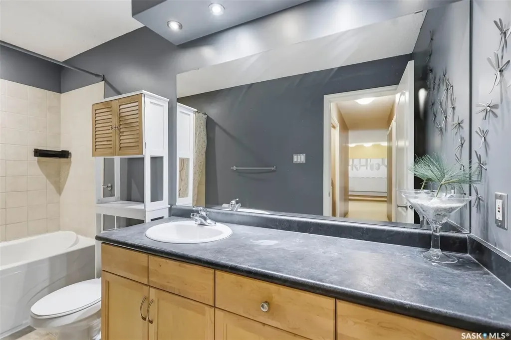 1121 1a Mckercher Drive Saskatoon SK S7H 5B8