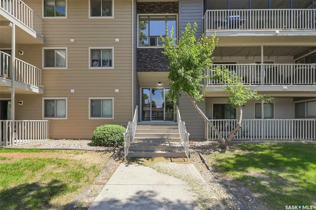 1121 1a Mckercher Drive Saskatoon SK S7H 5B8