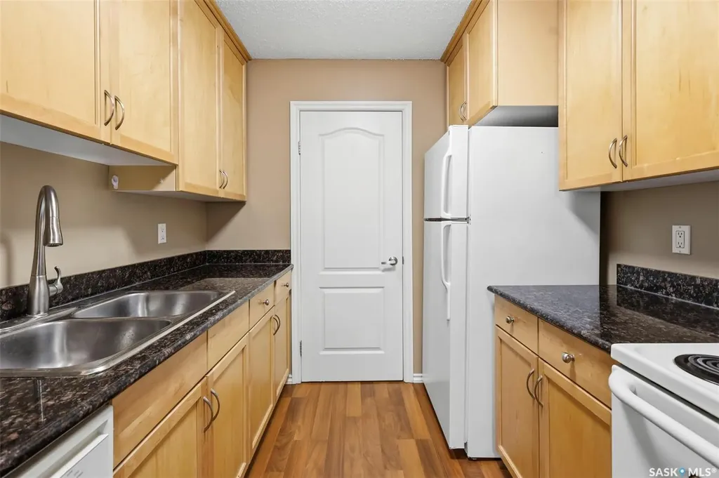 1121 1a Mckercher Drive Saskatoon SK S7H 5B8
