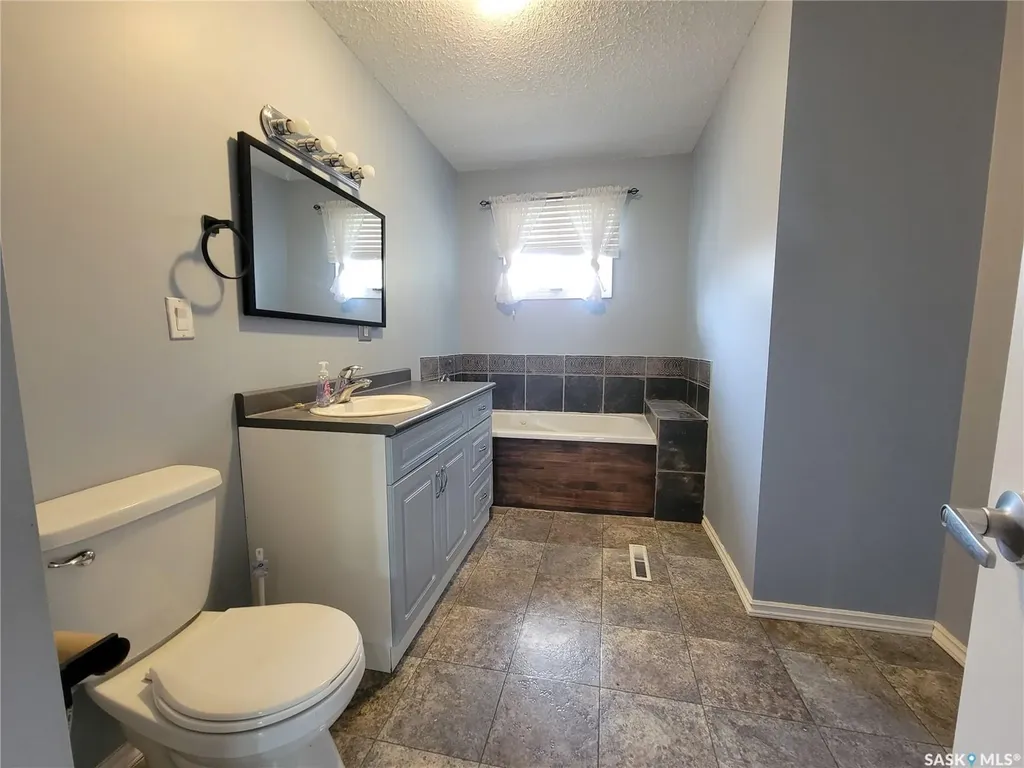 5107 Leader Street Macklin SK S0L 2C0