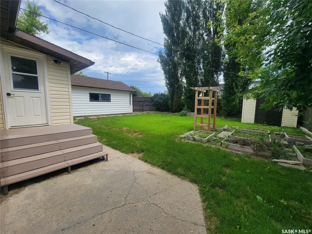 5107 Leader Street Macklin SK S0L 2C0