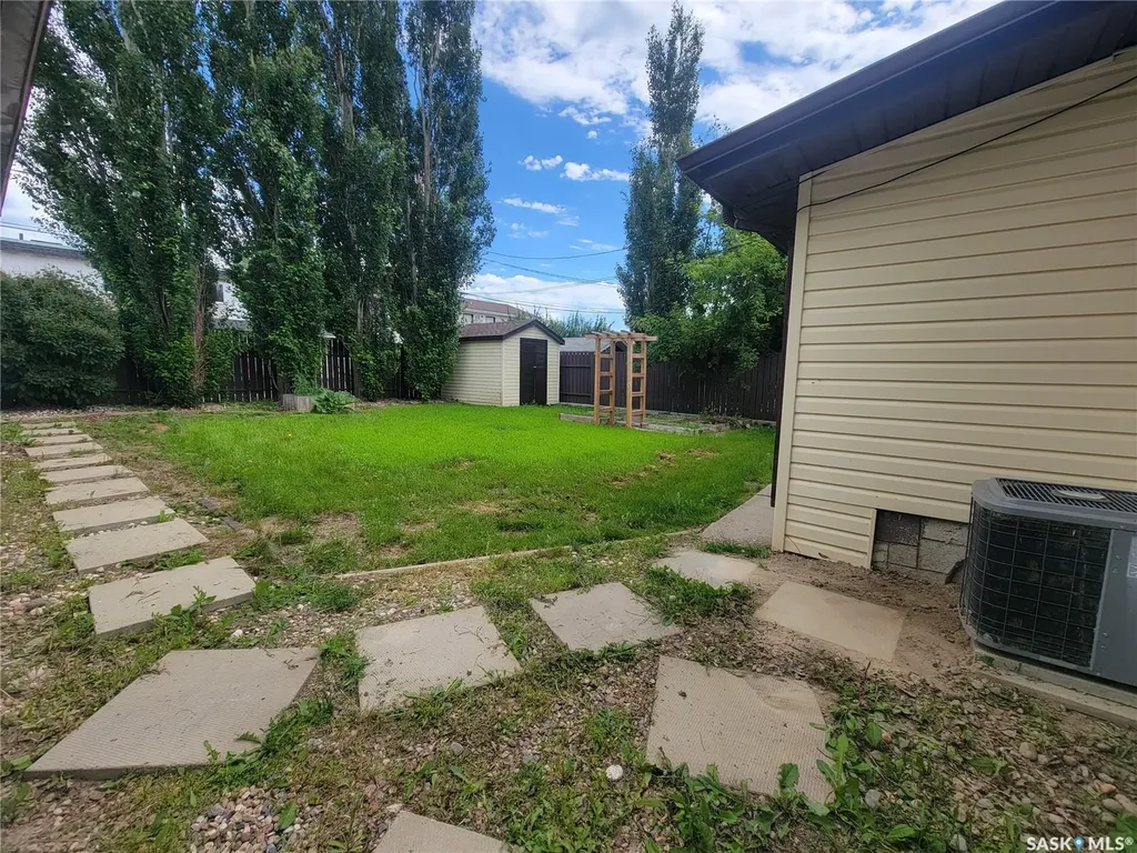 5107 Leader Street Macklin SK S0L 2C0