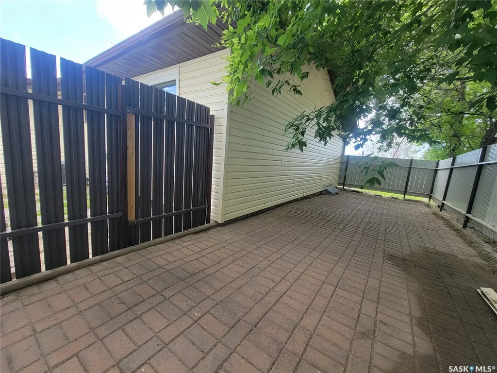 5107 Leader Street Macklin SK S0L 2C0
