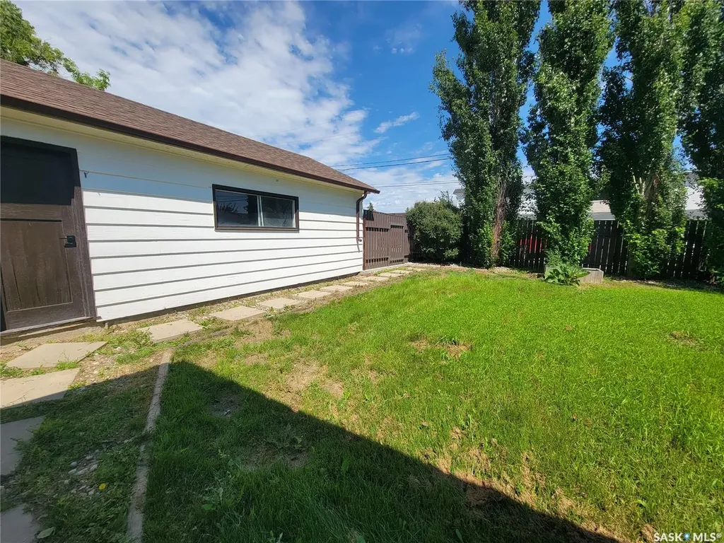5107 Leader Street Macklin SK S0L 2C0
