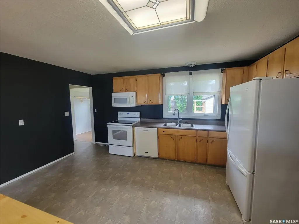 5107 Leader Street Macklin SK S0L 2C0