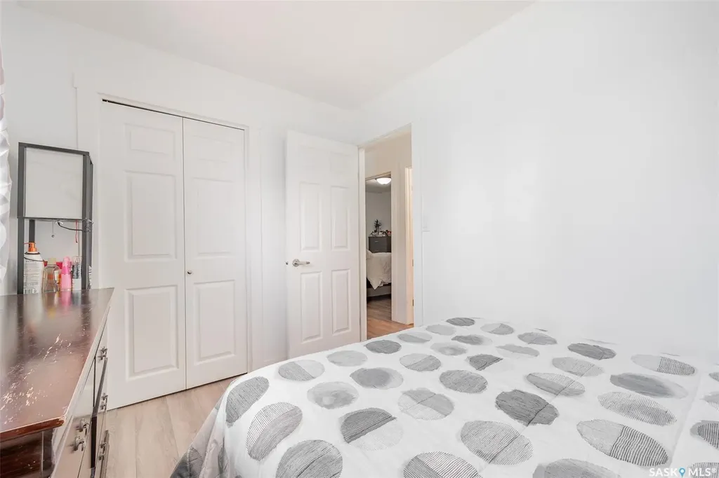 1502 Grosvenor Street Regina SK S4N 4C6