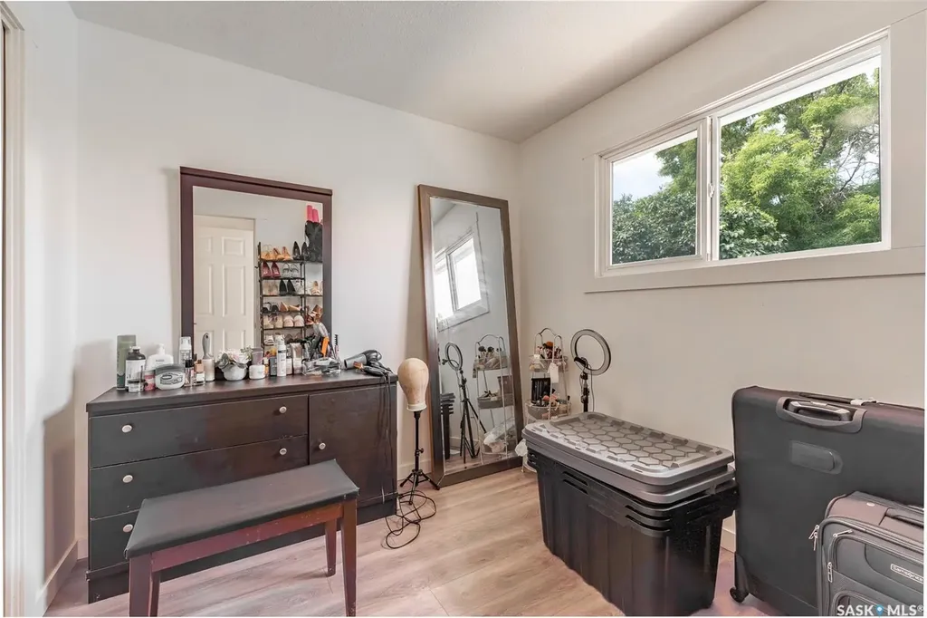 1502 Grosvenor Street Regina SK S4N 4C6