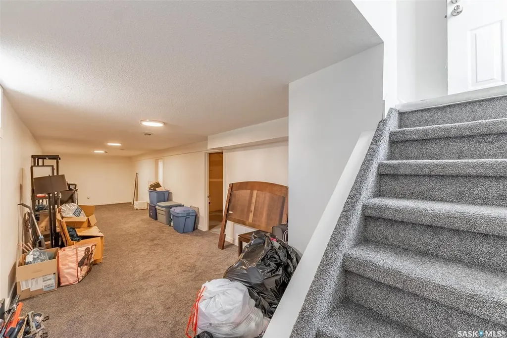 1502 Grosvenor Street Regina SK S4N 4C6