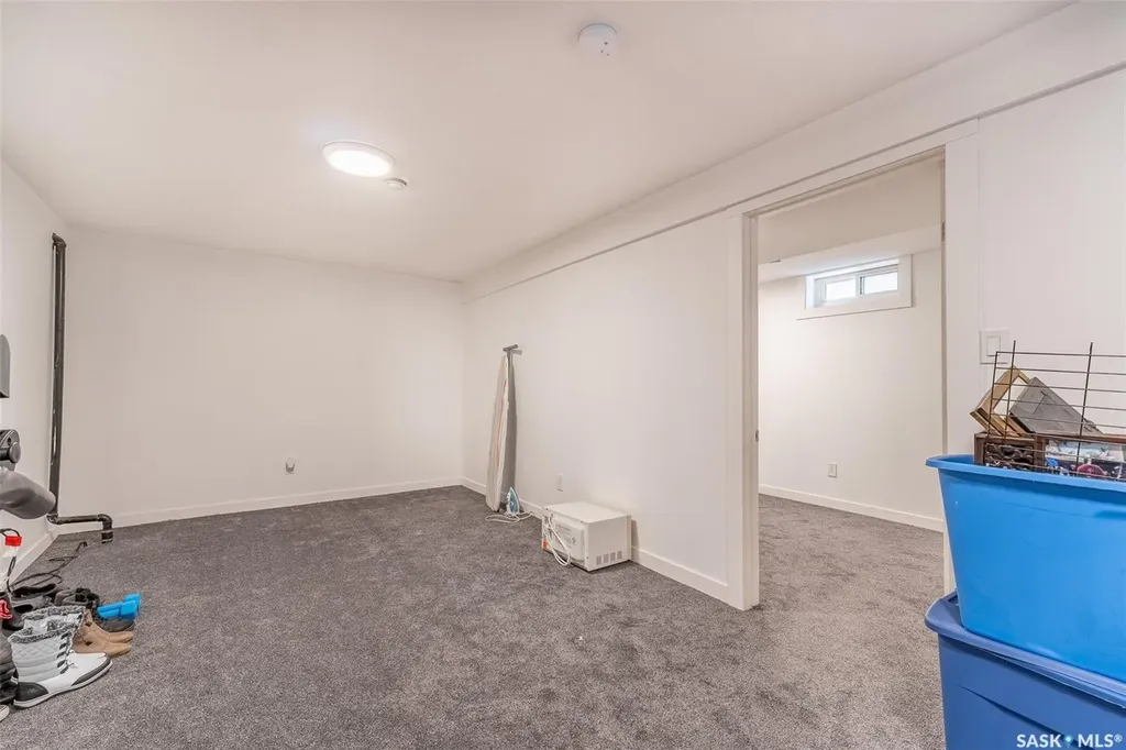 1502 Grosvenor Street Regina SK S4N 4C6
