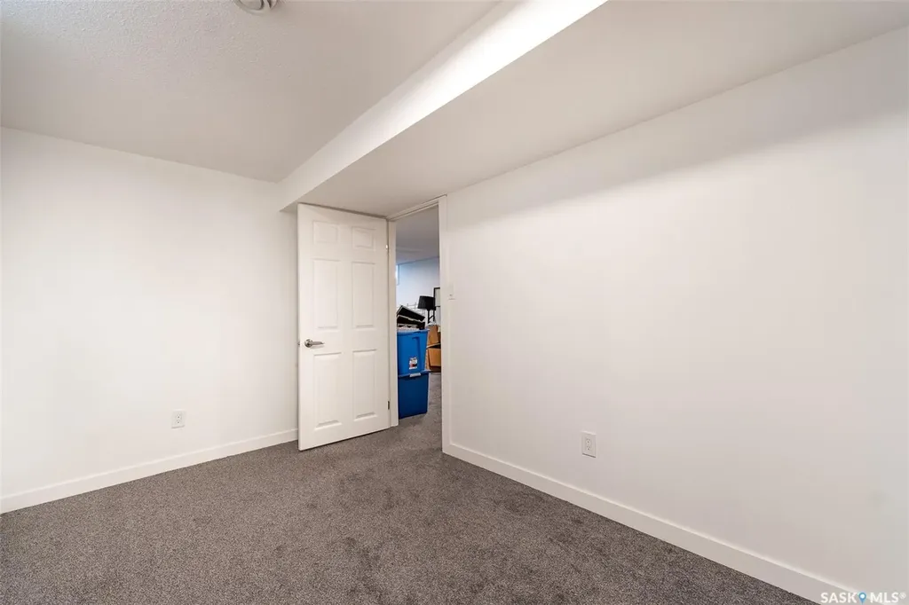 1502 Grosvenor Street Regina SK S4N 4C6