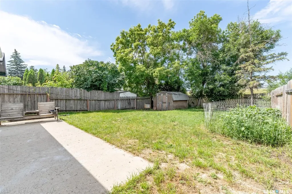 1502 Grosvenor Street Regina SK S4N 4C6