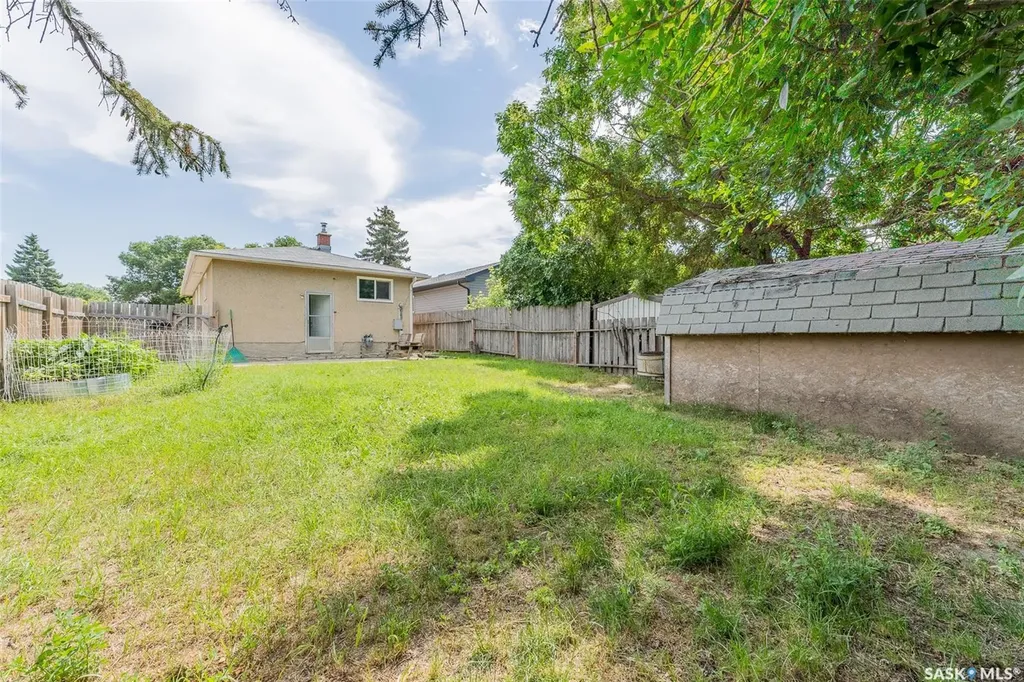 1502 Grosvenor Street Regina SK S4N 4C6