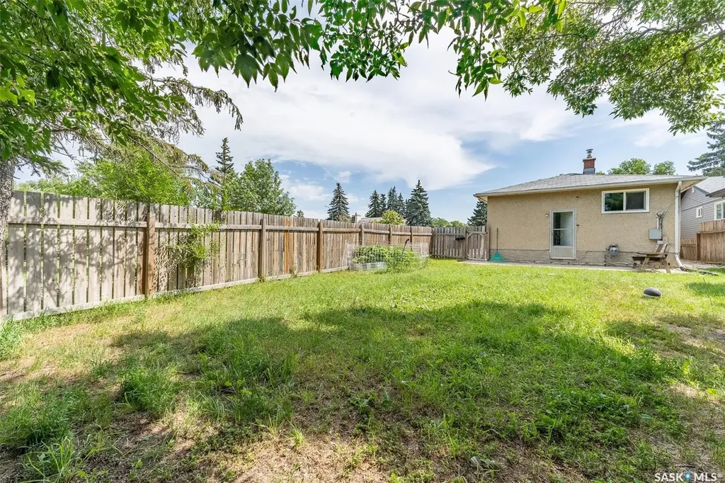 1502 Grosvenor Street Regina SK S4N 4C6