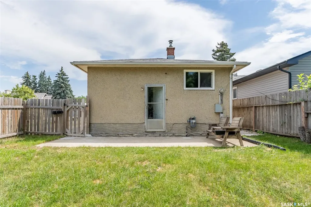 1502 Grosvenor Street Regina SK S4N 4C6