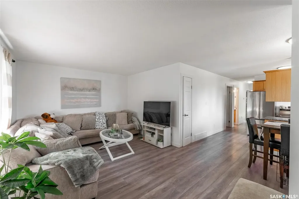1502 Grosvenor Street Regina SK S4N 4C6