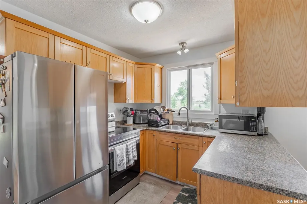 1502 Grosvenor Street Regina SK S4N 4C6
