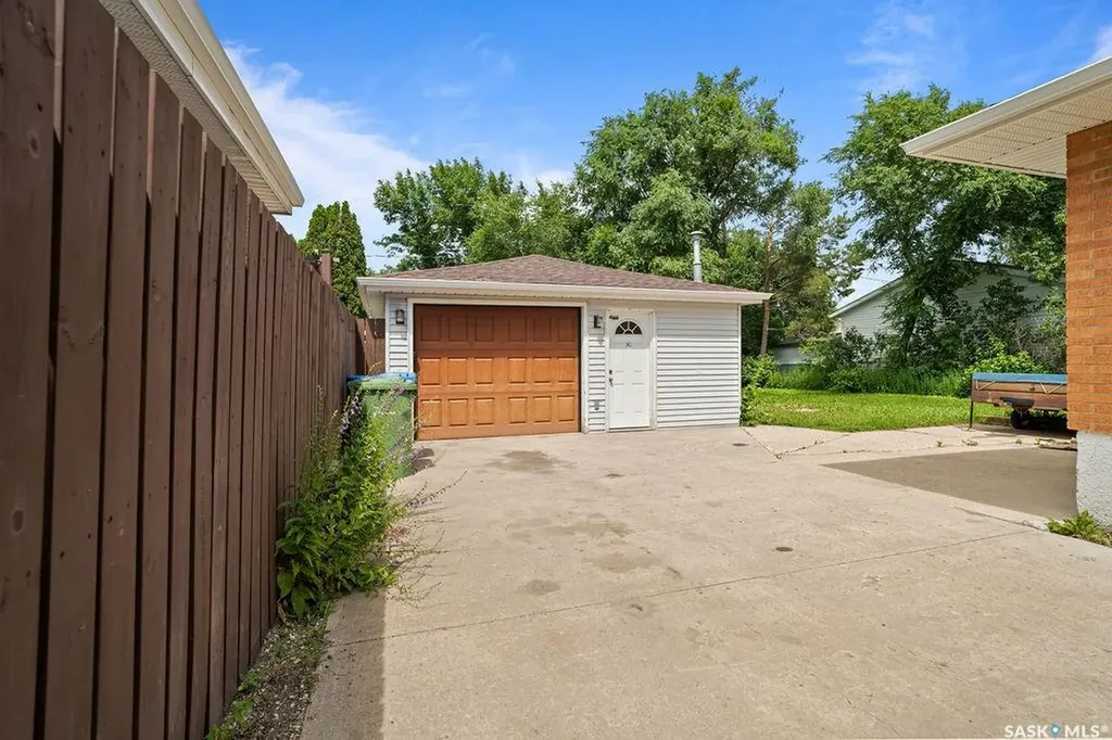 3720 Allen Avenue Regina SK S4S 1A2