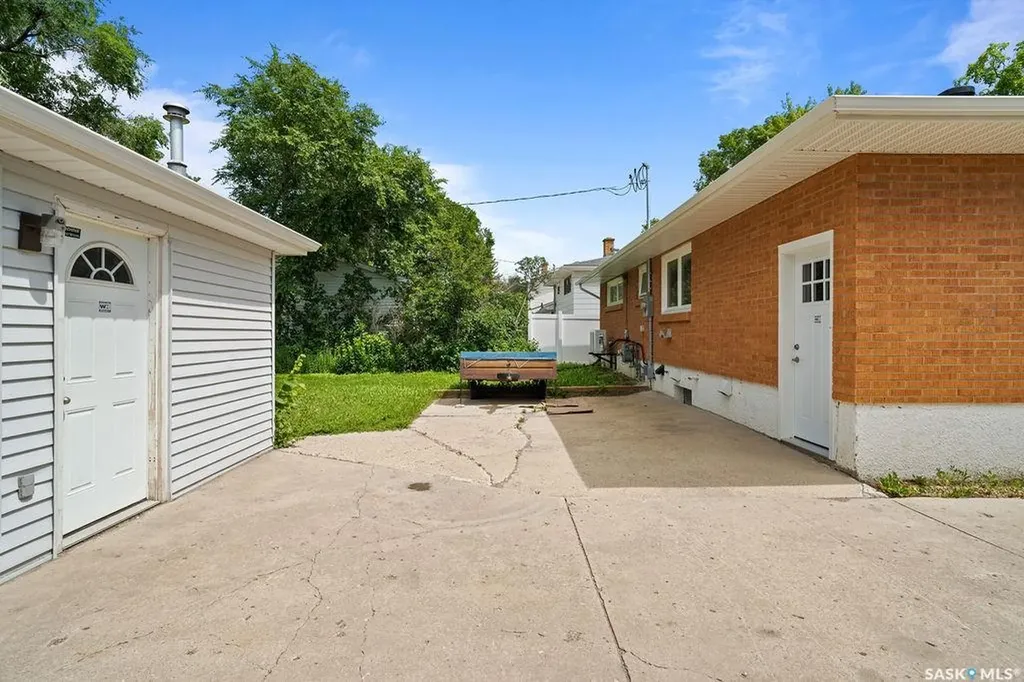 3720 Allen Avenue Regina SK S4S 1A2